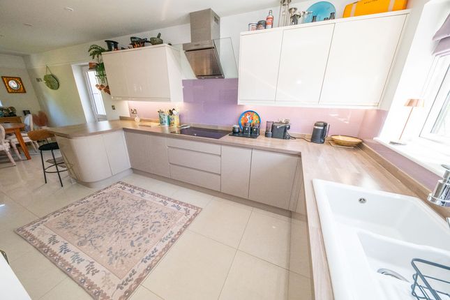 31, Willowside, Lovedean photo 3