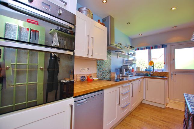 18, Bryanstone Close, Guildford photo 4