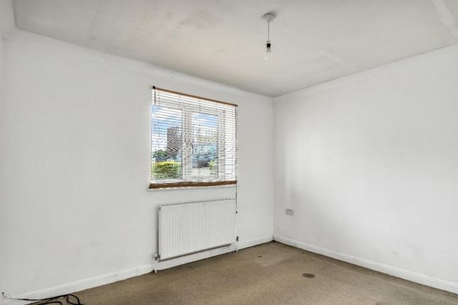 Flat Flat 1, Round House Court, Hobbs Close, Waltham Cross photo 5