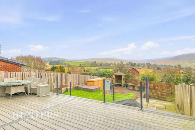 6, Brookhill Close, Saddleworth photo 2