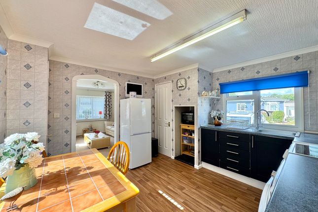 6 Dibles Park, Warsash, Southampton photo 3