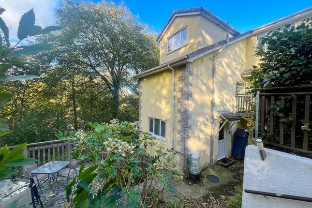 2-bed house on Looe, £900/mo