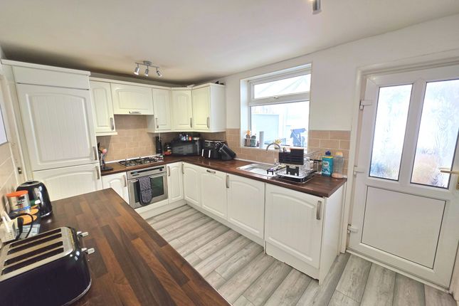 24 Baslow Grove, Stockport photo 3