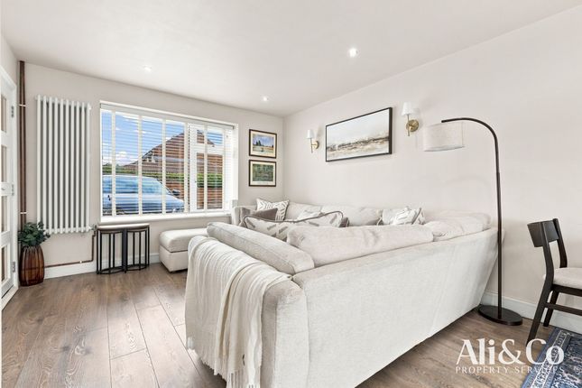 15 Fieldway, Grays photo 2