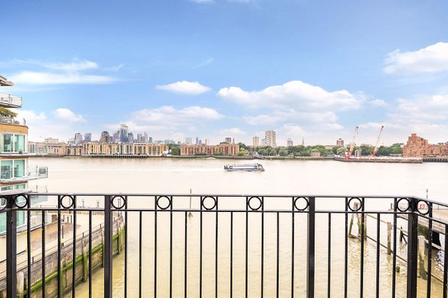 2-bed flat on Apartment 31, Leeside Court, London, £575,000