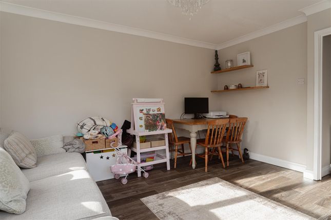 1, Paddock Close, Dorking photo 3