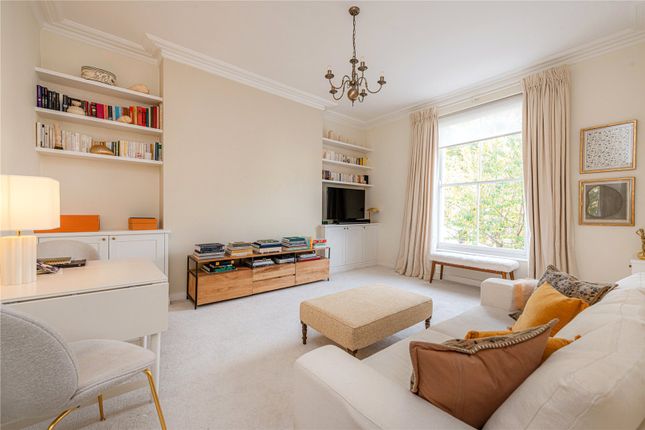 Flat to rent in Oxford Gardens, London