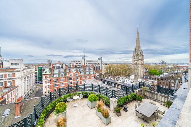 Flat to rent in Palace Green, London