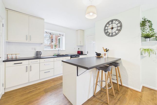 15 Sycamore Road, Towcester photo 4
