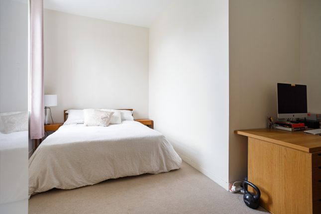 Flat for sale in Sherwood Way, Epsom