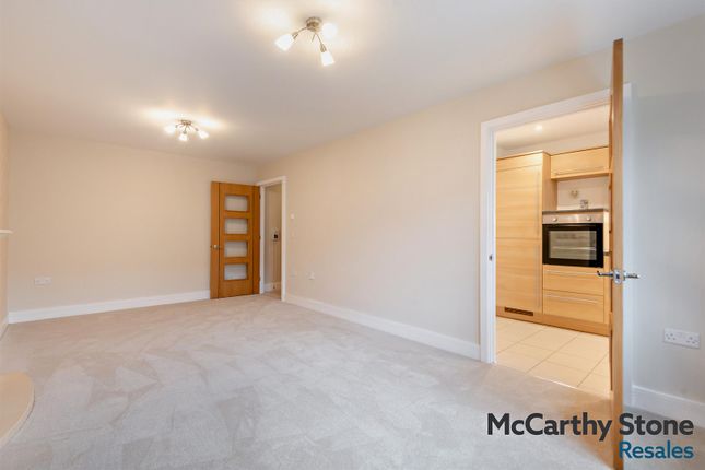 8 Clarence Court, Clarence Road, Horsham photo 5
