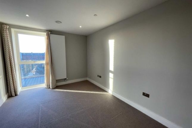 Flat to rent in Merrick Road, Southall