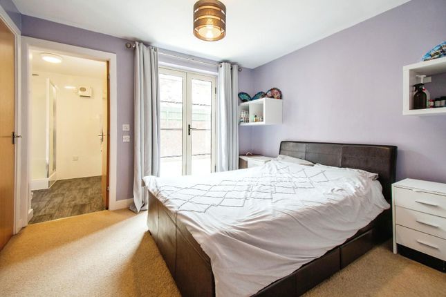 Flat for sale in Lawrence Square, York