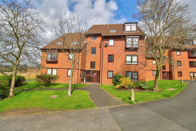 Flat for sale in Moncrieffe Close, Dudley