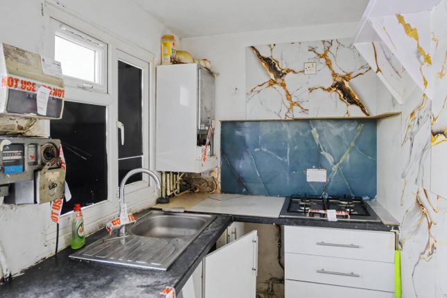 71 Beaconsfield Road, Southall photo 2