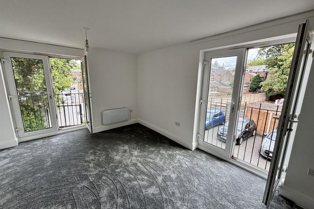 Flat 8, 4, Ladybarn Crescent, Fallowfield photo 3