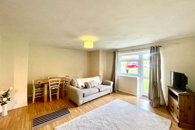 66, Elleray Court, Aldershot photo 2