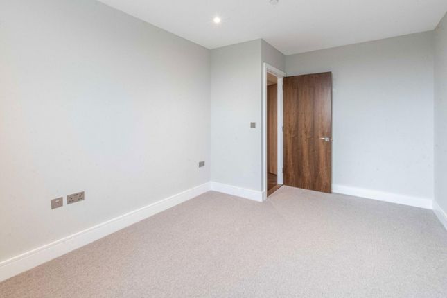 187 Samuelson House,Greenview Court, Bridge Road, Southall photo 2