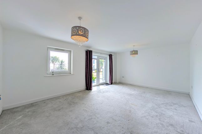 Flat 8, Chichester House, 1, The Waterfront, Worthing photo 2