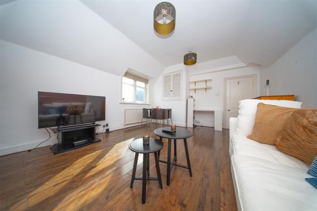 Flat 5, Hempson Avenue, Slough photo 2