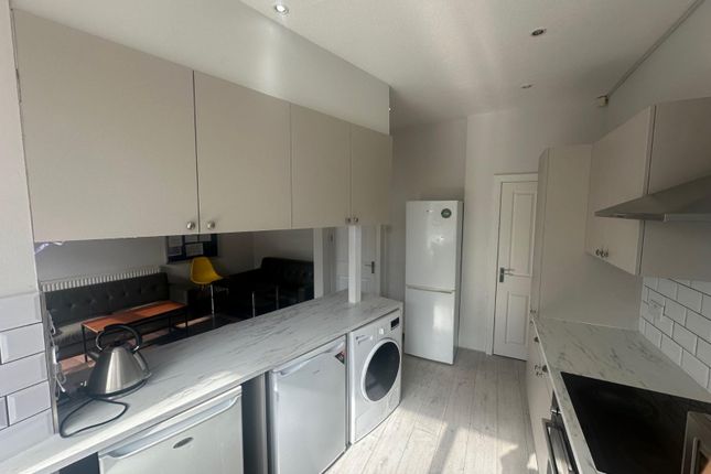 Beechwood Place, Leeds photo 4