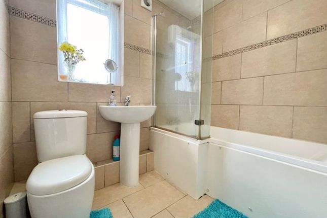 Flat to rent in Armoury Road, London