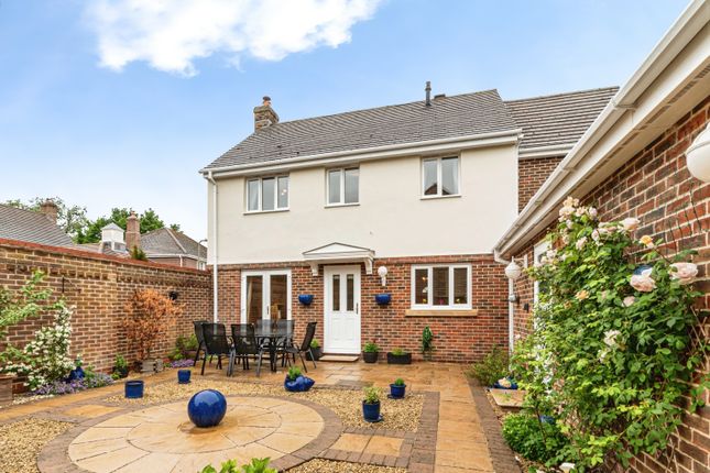 22, Garrett Close, Newbury photo 4