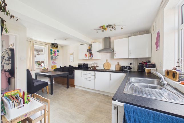 32 Woodcock Avenue, High Wycombe photo 4