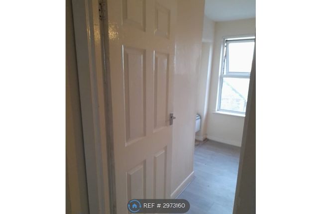 Flat, County Road Walton, Liverpool photo 5