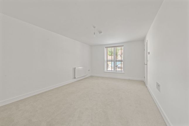 24 Elm Close, Boston photo 4