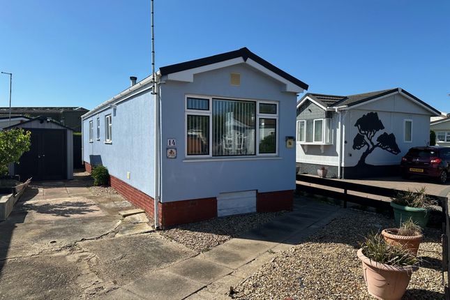 1-bed caravan on 14, Dukesmead Mobile Home Park, Peterborough, £60,000
