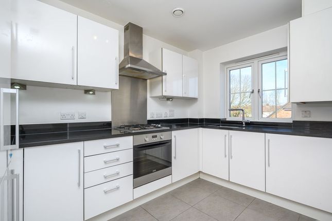 Flat 4, 48 Trenchard Close, Walton-On-Thames photo 2