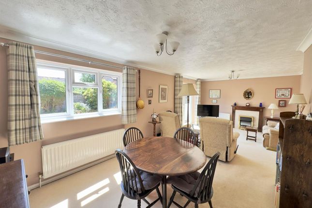 8, Friesian Close, Fleet photo 4