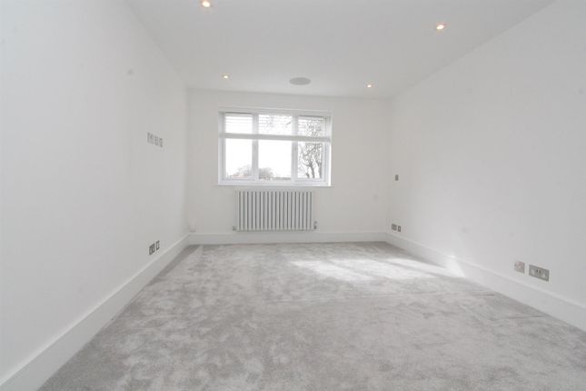 Flat for sale in Rachel Court, South Sutton