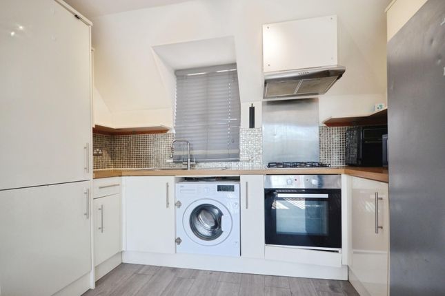 20, Sona Gardens, Reading photo 3