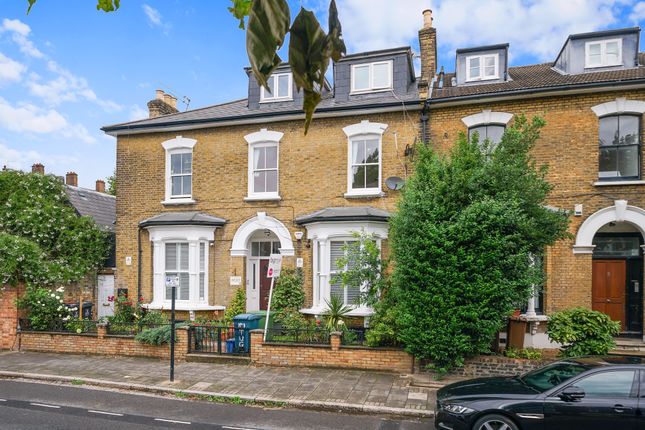 Flat for sale in Goulton Road, Lower Clapton