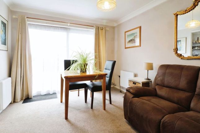 Flat for sale in Common Road, Langley, Slough