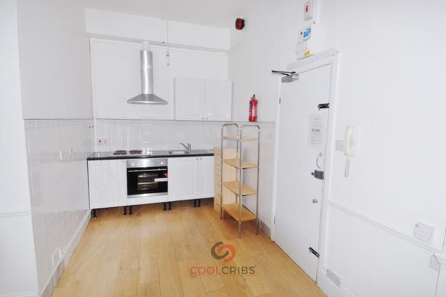Studio studio on Holloway Road, Islington, N7, £200,000