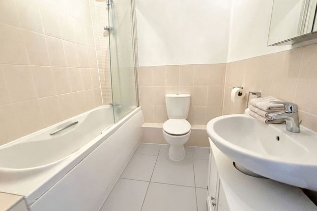 38 Meadow Bank, Neath photo 4