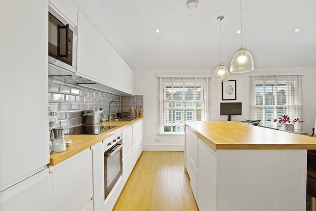 Top Floor Flat, 13, Versailles Rd, London photo 2