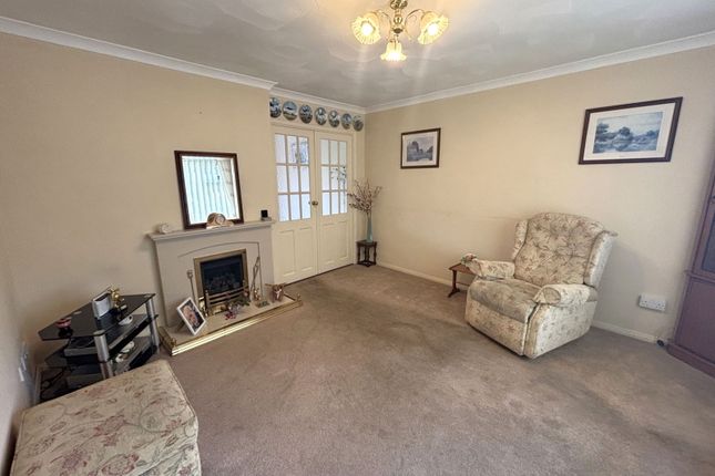 5, Iden Crescent, Staplehurst photo 3