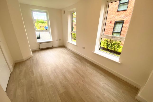 12, Copper Beech Court, LEEDS photo 5