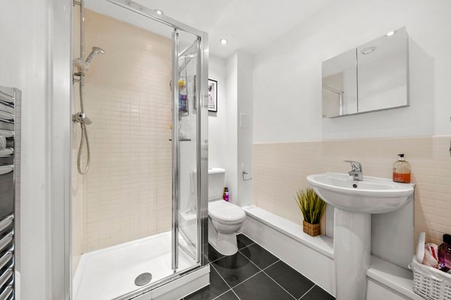Flat for sale in Charcot Road, London
