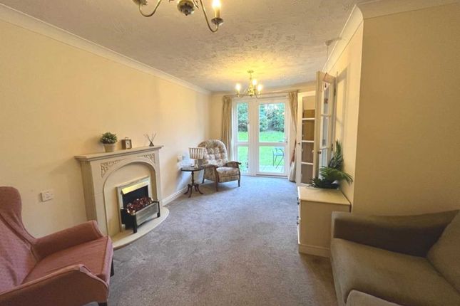 Flat for sale in Potters Court, Potters Bar