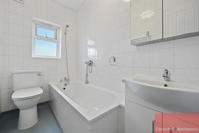 Flat to rent in High Street, London