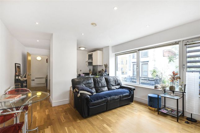 Flat 3, 1, Hare Marsh, London photo 5