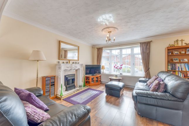 12 Holmefield Close, Worksop photo 3