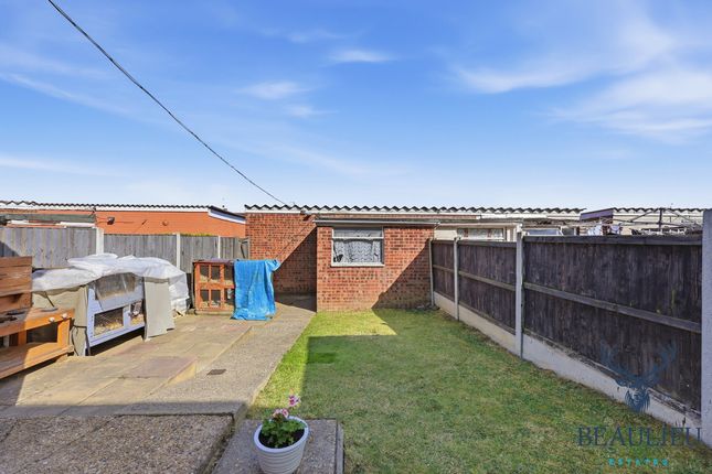 19, West Lawn, Galleywood photo 4