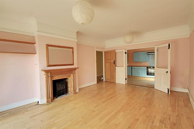Flat 1, Newlands, 32 Langley Hill, Kings Langley photo 4