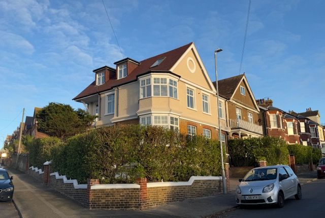 Thumbnail Flat to rent in Approach Road, Margate